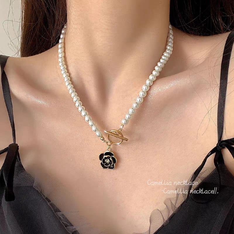 Elegant Flower Shaped Gold Plated Necklace with Black and White Beads